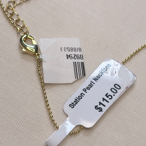 NWT Gold Crystal Pearl Pendant Necklace - Picture 4 of 6